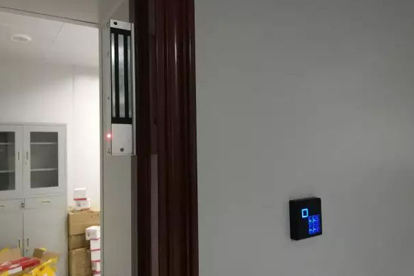 已安装好的门禁读卡器 已安装好的门禁读卡器