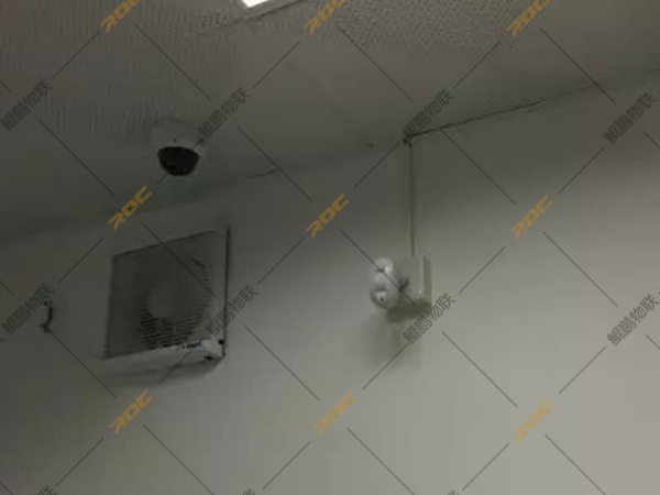 角落里的摄像头 角落里的摄像头