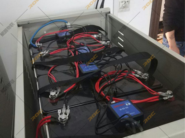 蓄电池内阻传感器安装完成